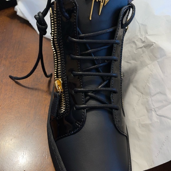 Authentic Giuseppe Zanotti Unisex Leather Zip Sneaker Size 39 - Picture 9 of 12